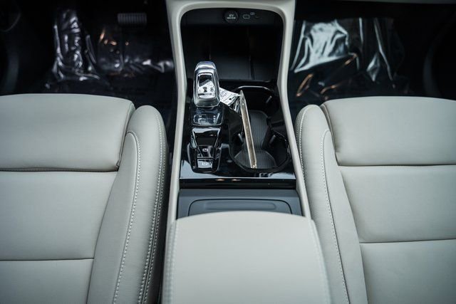 Used 2026 Volvo XC40 B5 Ultra w/ Protection Package Premier image 31