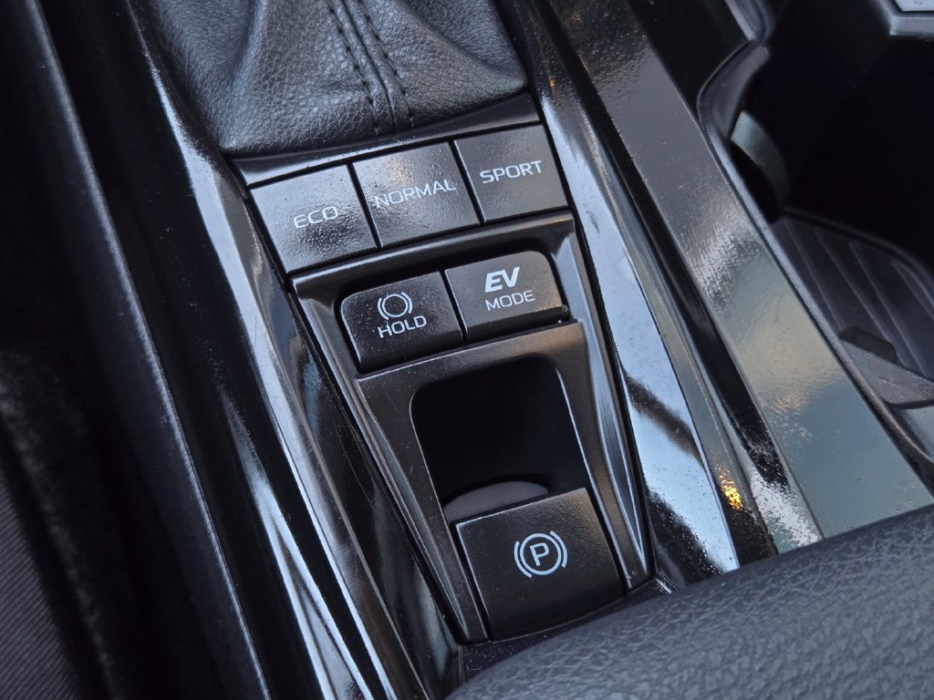 Used 2025 Toyota Camry LE FWD image 19