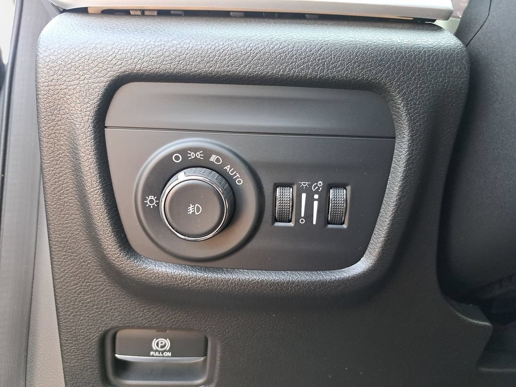 Certified 2023 Jeep Grand Cherokee L Limited AWD/4WD image 27