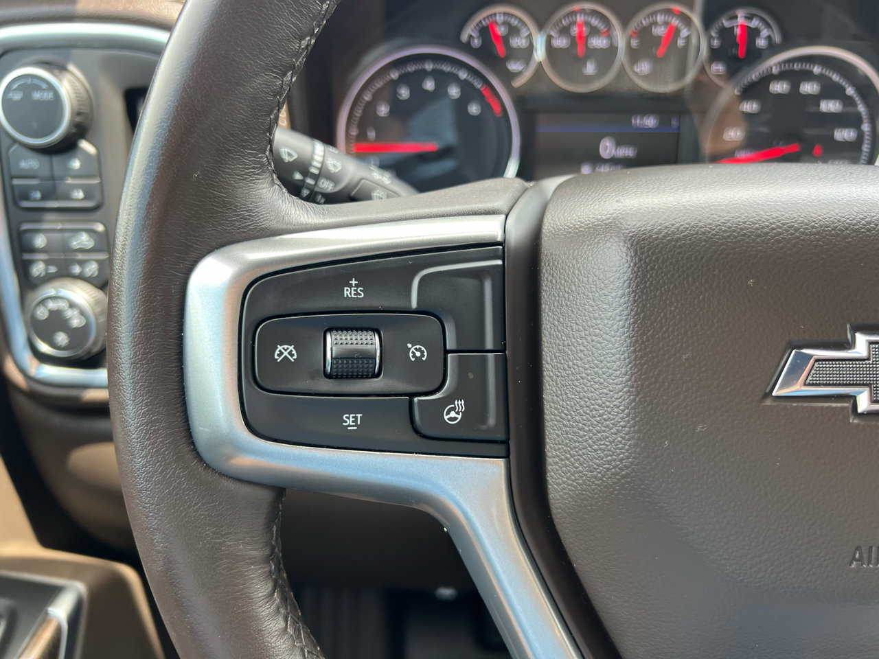 Used 2022 Chevrolet Silverado 1500 LT Trail Boss w/ Convenience Package II AWD/4WD image 23