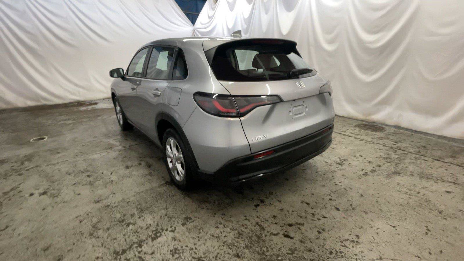 Used 2023 Honda HR-V LX image 9