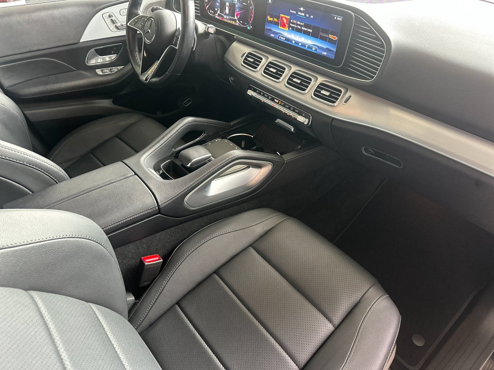 Used 2025 Mercedes-Benz GLE 350 4MATIC w/ Driver Assistance Package image 17