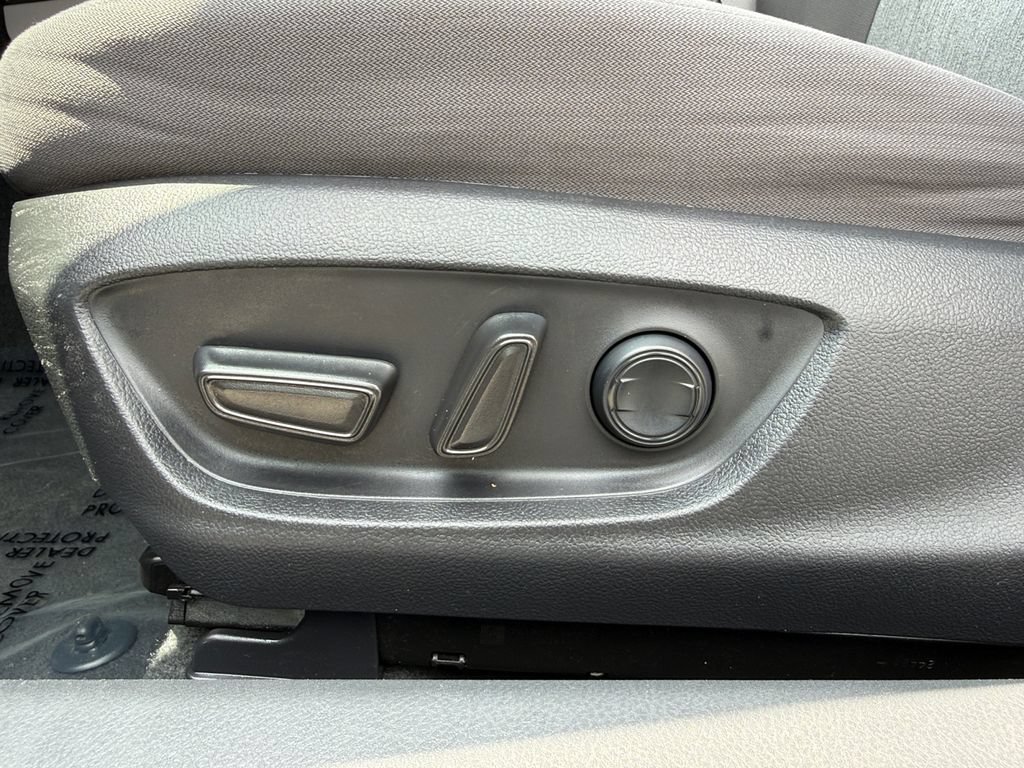 Used 2022 Toyota Camry LE FWD image 10