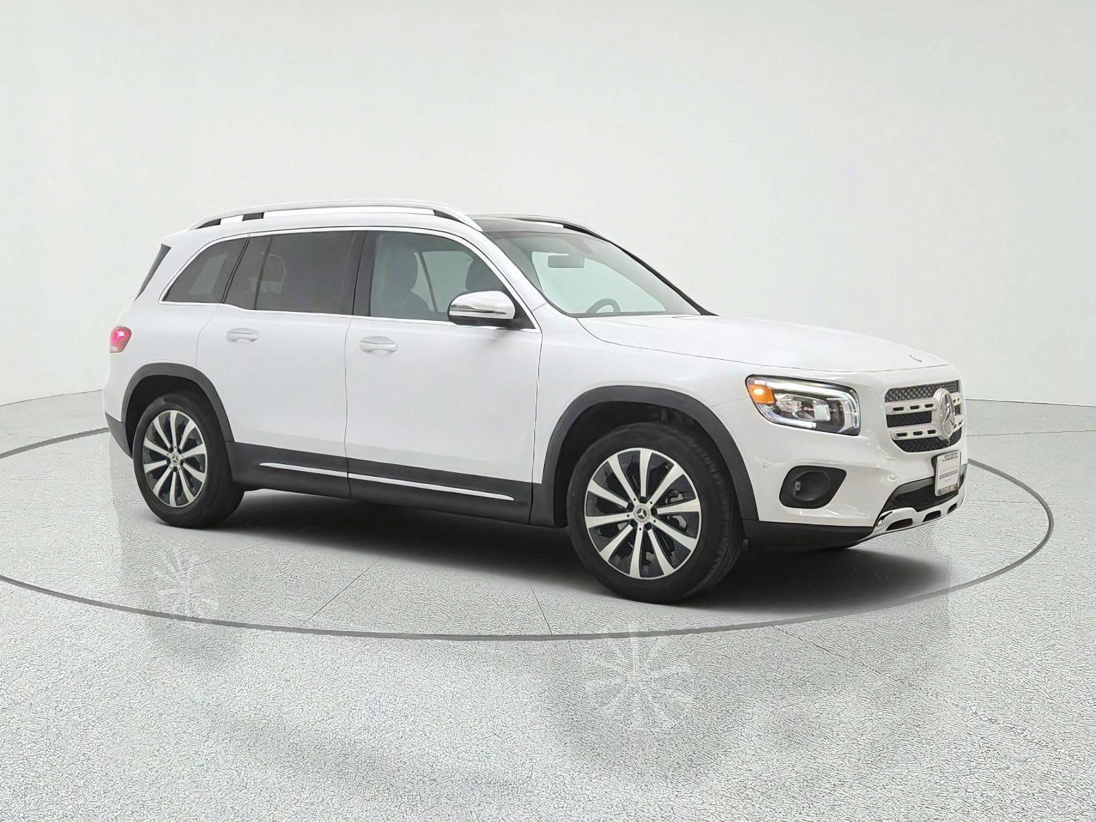 Used 2022 Mercedes-Benz GLB 250 image 3