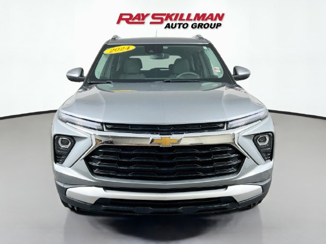 Used 2024 Chevrolet TrailBlazer LT AWD/4WD image 2