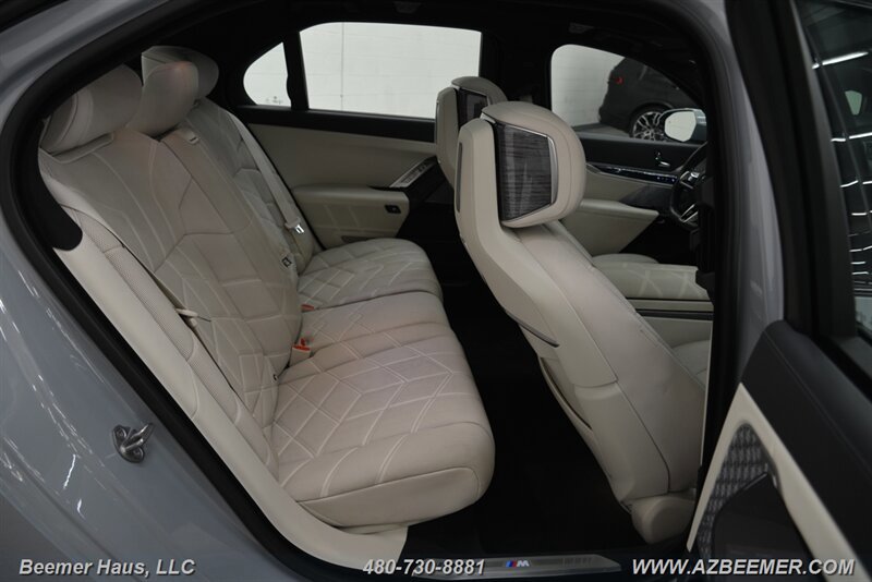 Used 2023 BMW 760i xDrive w/ Executive Package AWD/4WD image 18