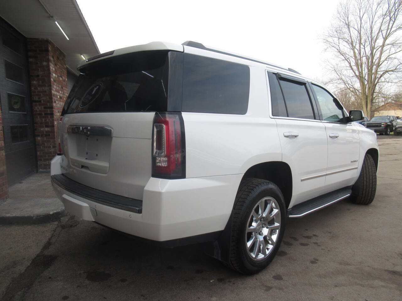 Used 2017 GMC Yukon Denali w/ Open Road Package AWD/4WD image 13