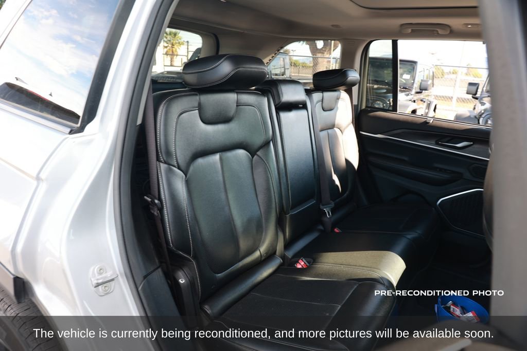 Used 2022 Jeep Grand Cherokee Limited 4xe w/ Luxury Tech Group II AWD/4WD image 13