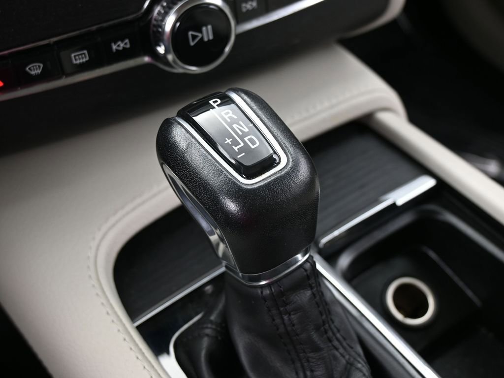 Used 2020 Volvo XC90 T5 Momentum w/ Protection Package image 26