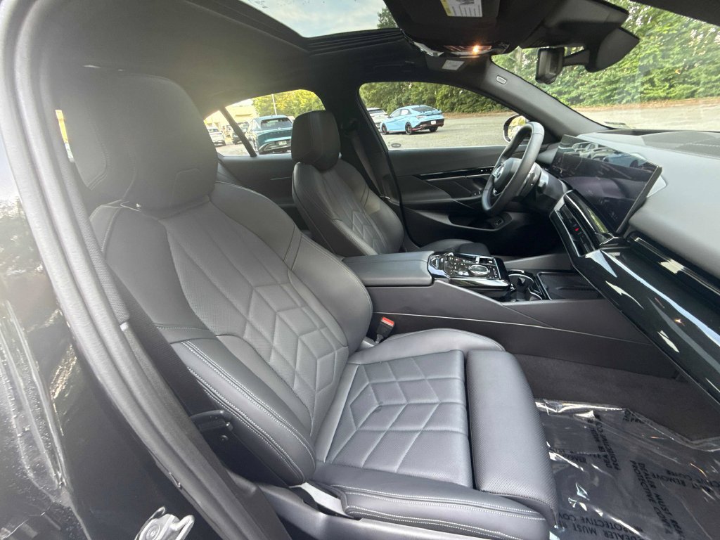 Used 2024 BMW 530i w/ Premium Package RWD image 28