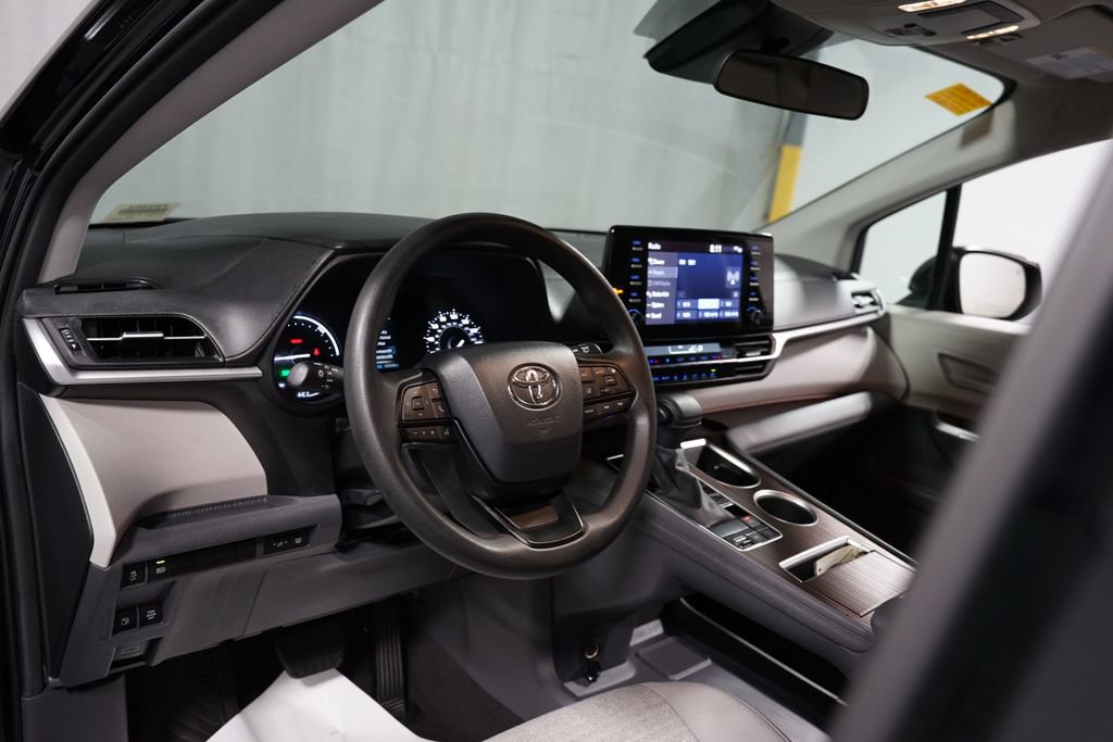 Certified 2024 Toyota Sienna LE image 11