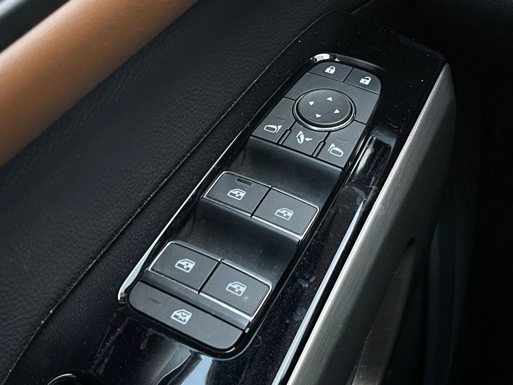 Used 2024 Nissan Pathfinder Platinum w/ Cargo Package image 12