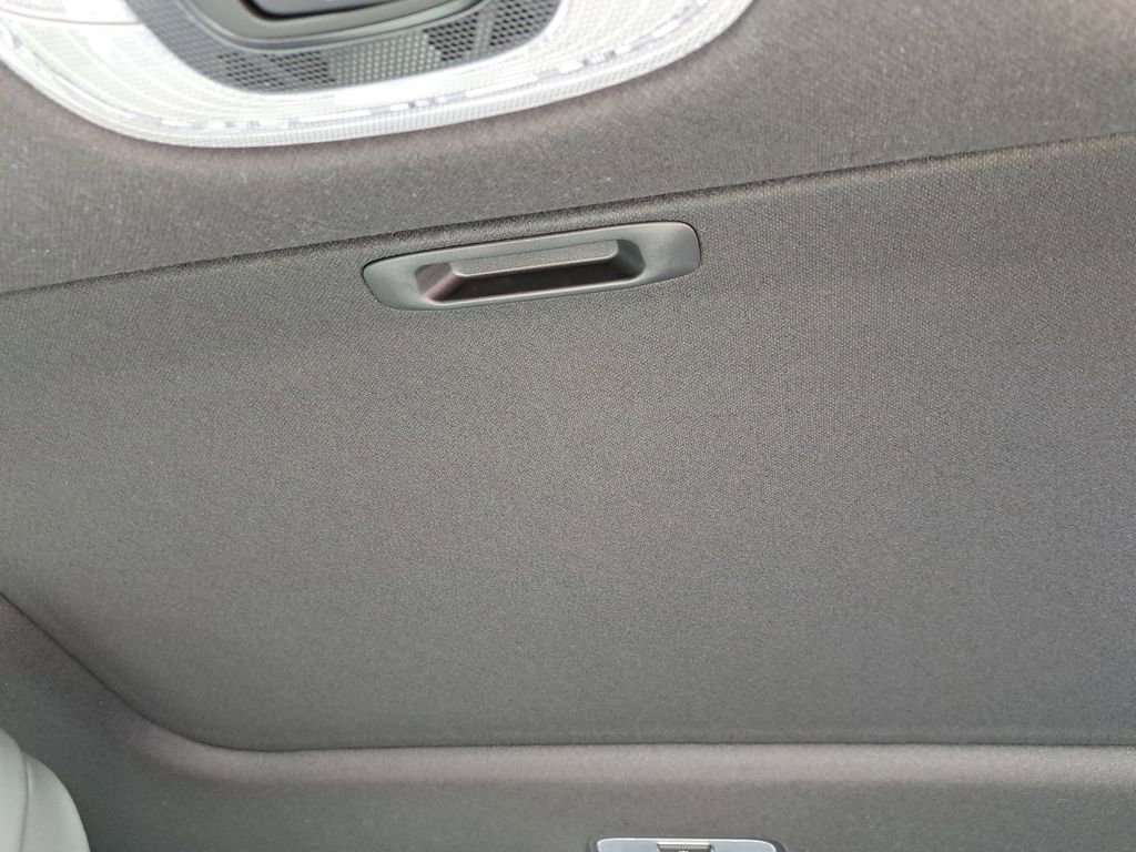 New 2025 Hyundai Elantra Limited image 17