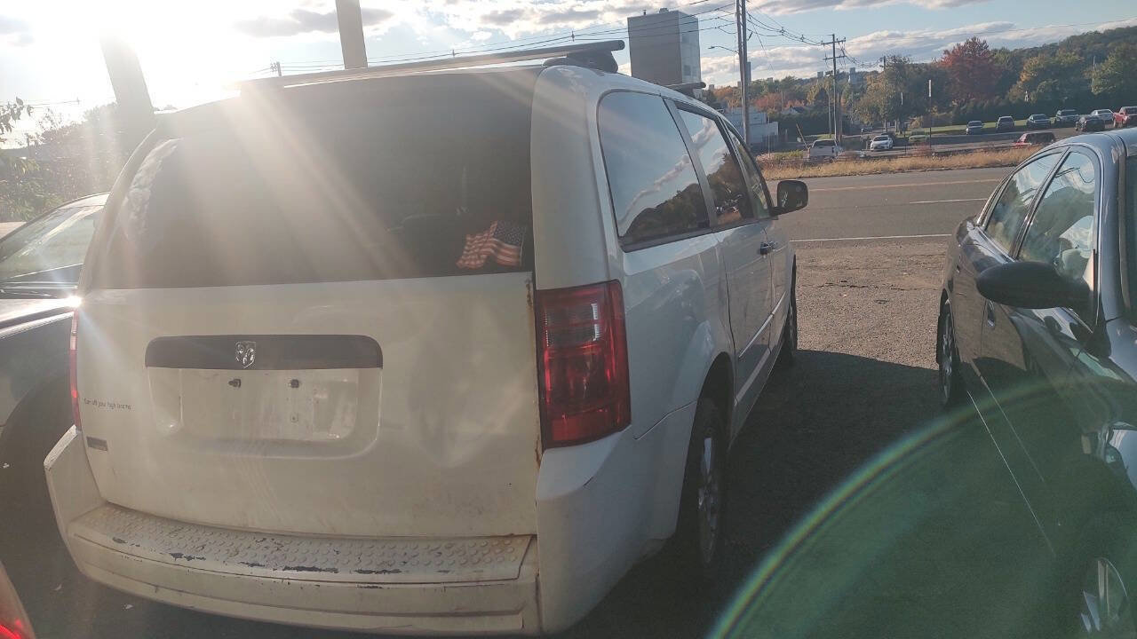 Used 2009 Dodge Grand Caravan SE image 4