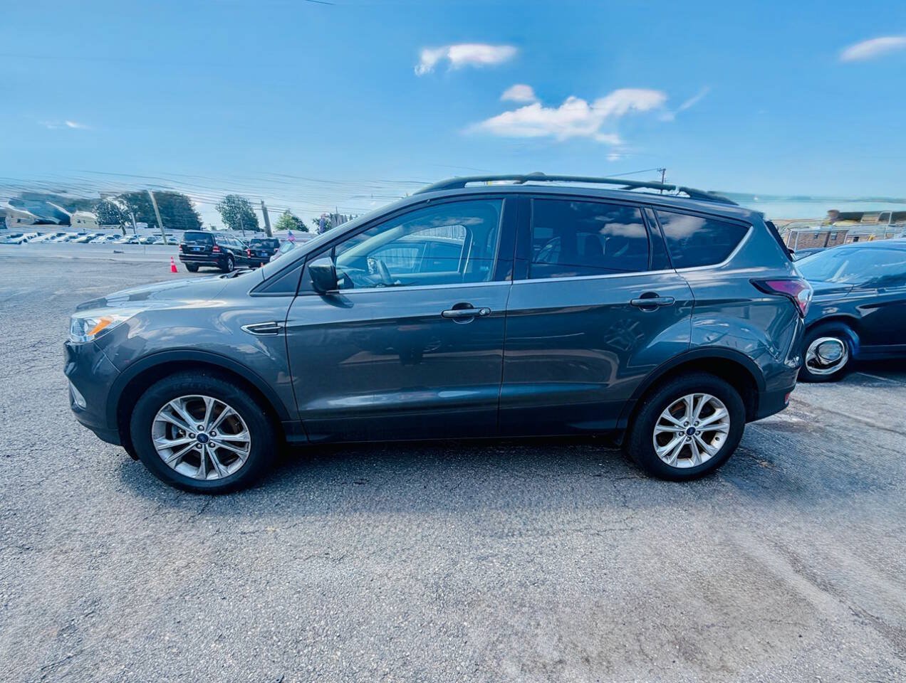 Used 2017 Ford Escape SE w/ Equipment Group 201A AWD/4WD image 6