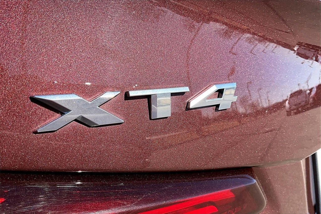 Used 2023 Cadillac XT4 Premium Luxury image 33