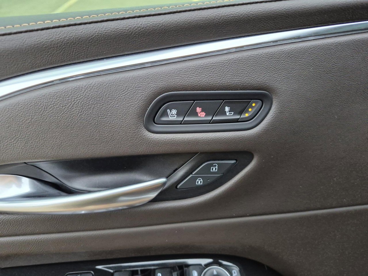 Certified 2021 Cadillac Escalade ESV Premium Luxury image 11