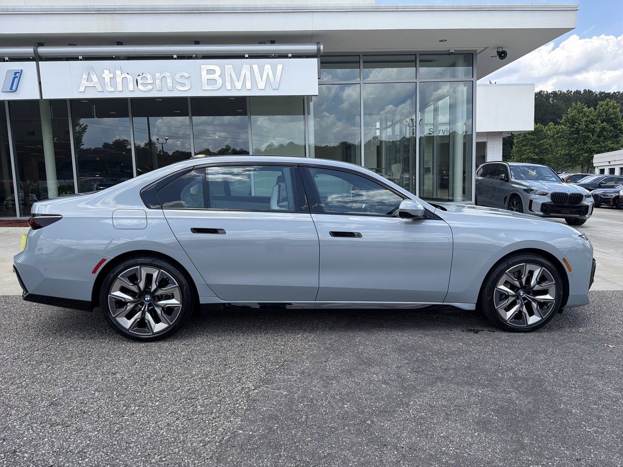 Certified 2025 BMW 740i xDrive AWD/4WD image 4