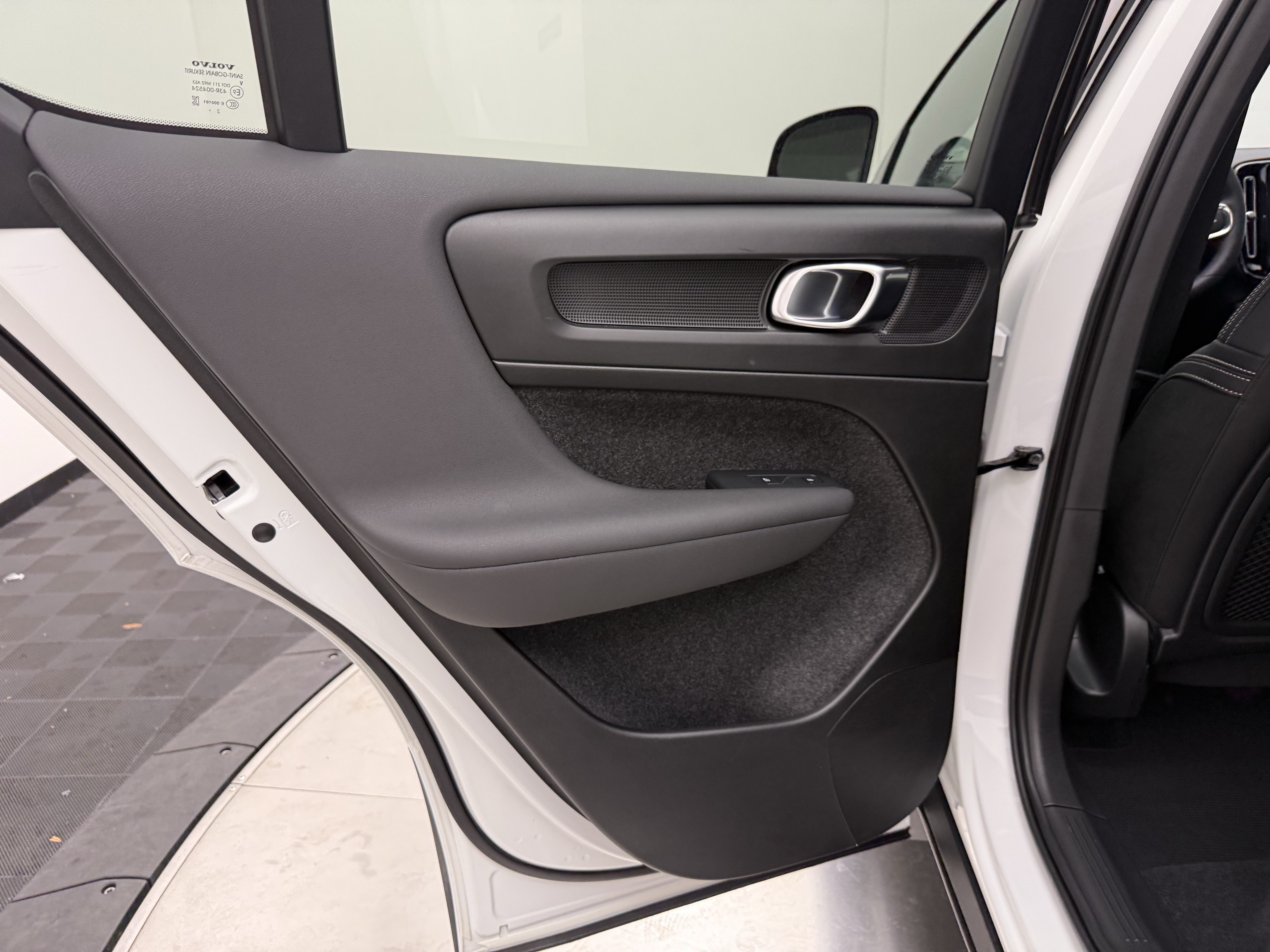 Certified 2023 Volvo C40 P8 Recharge Ultimate AWD/4WD image 24