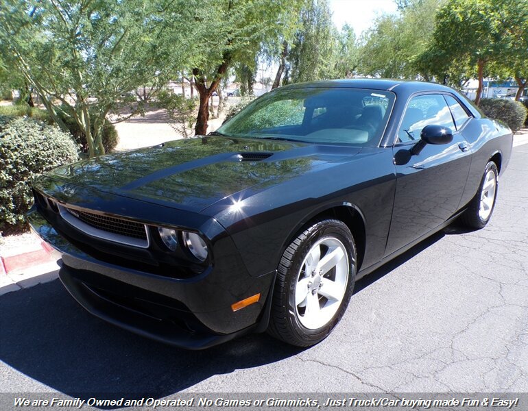Used 2013 Dodge Challenger SXT RWD image 3