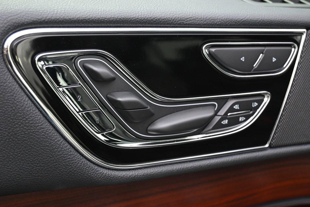 Used 2022 Lincoln Navigator Reserve w/ Monochromatic Package image 14