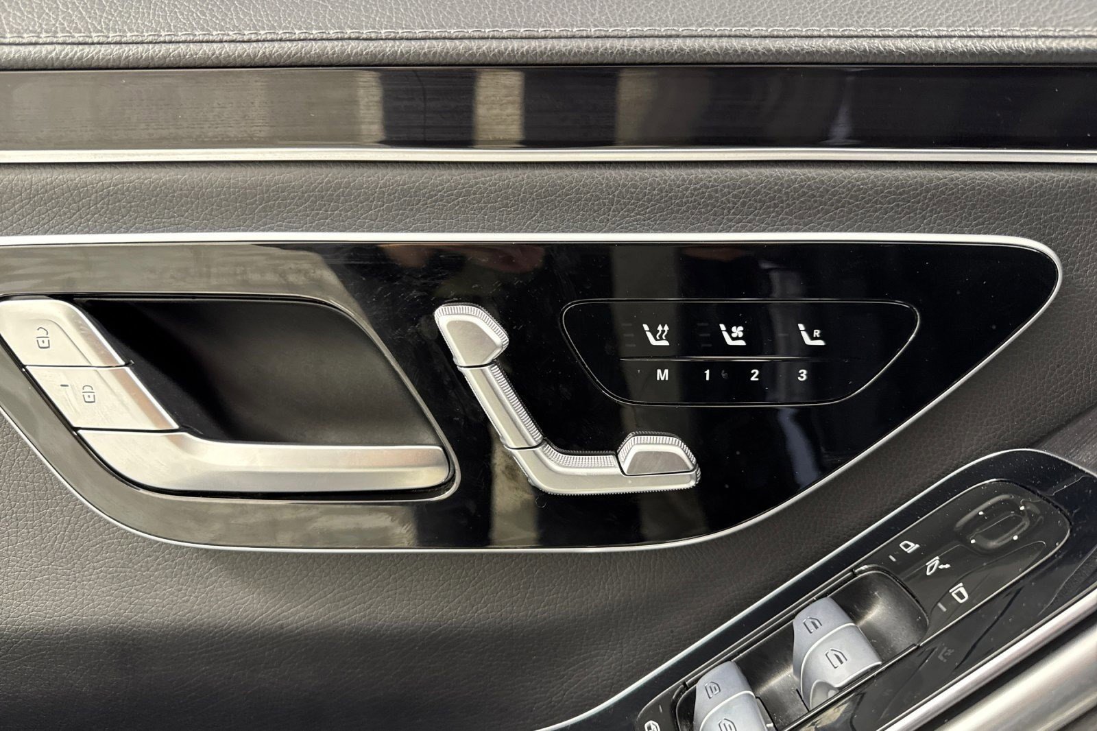 Certified 2022 Mercedes-Benz S 500 4MATIC image 23