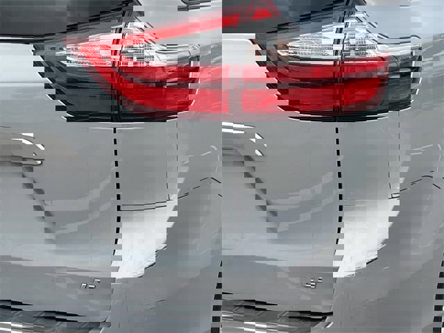 Used 2015 Toyota Sienna LE image 6