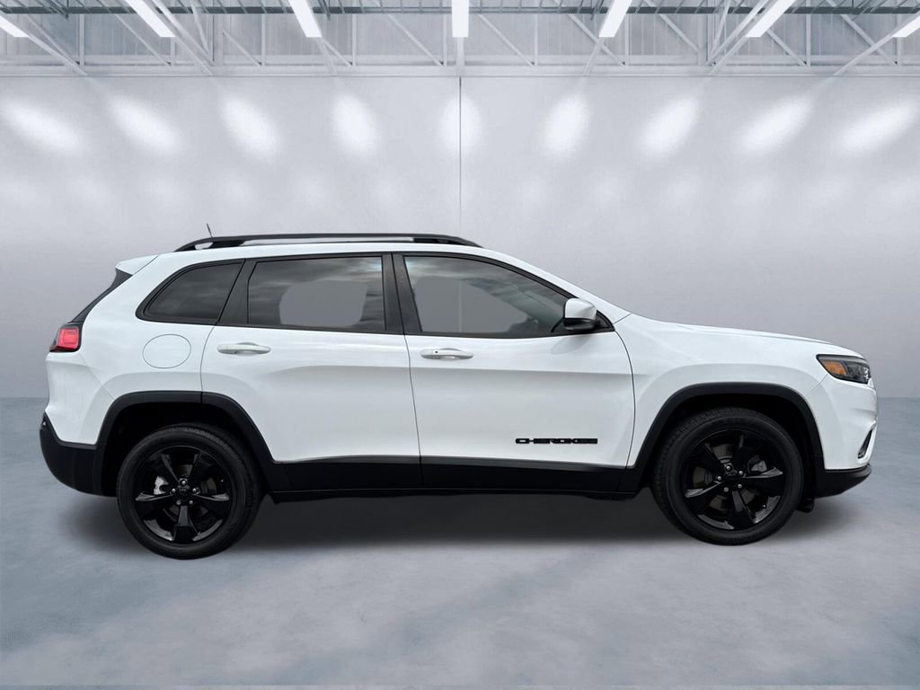 Used 2020 Jeep Cherokee Latitude Plus image 3