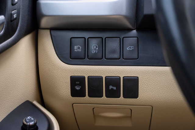 Used 2019 Toyota Highlander Limited FWD image 13