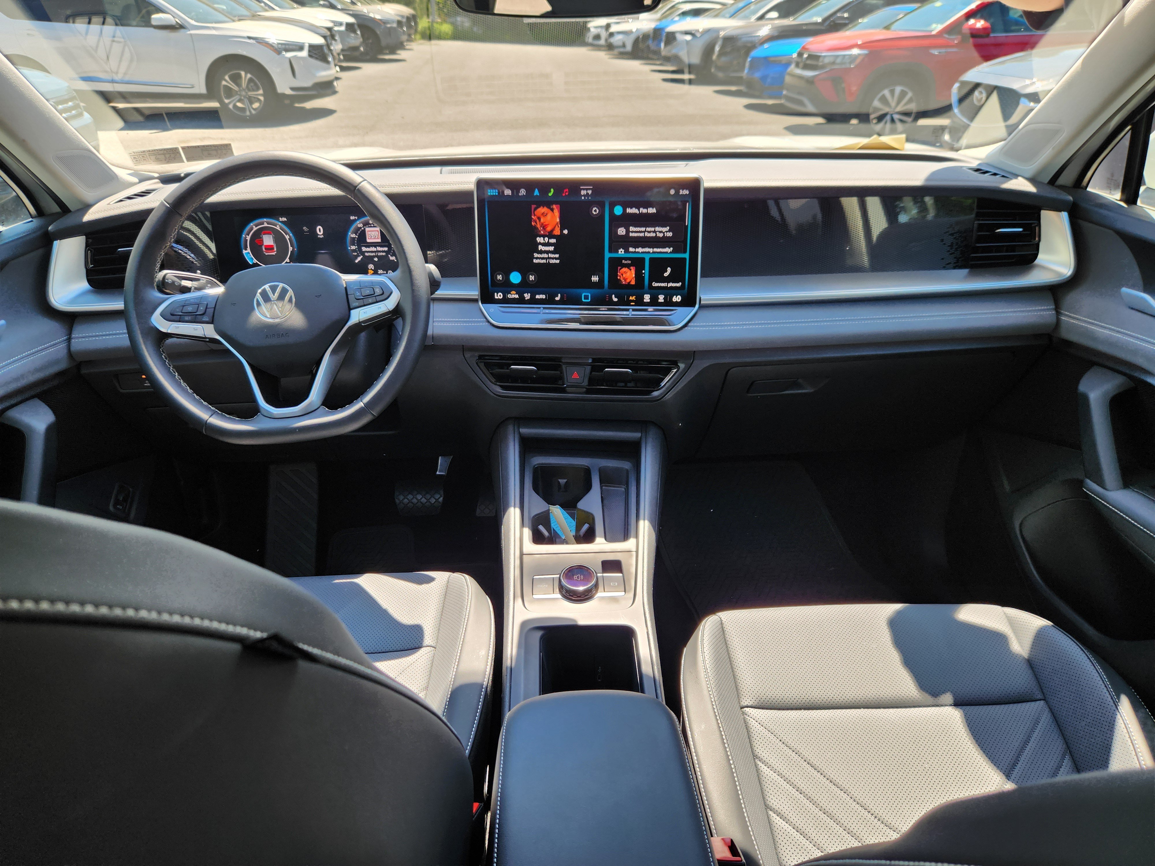 Used 2025 Volkswagen Tiguan SE AWD/4WD image 8