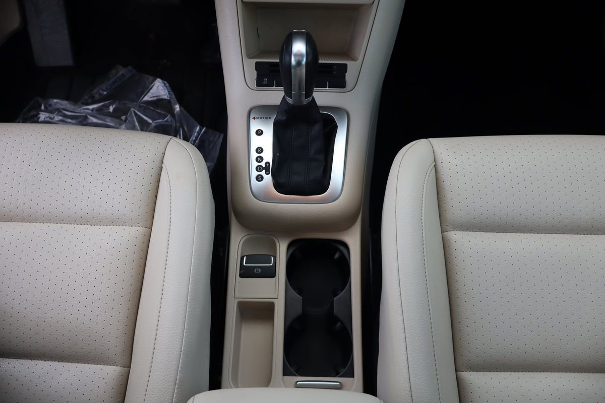 Used 2012 Volkswagen Tiguan S image 33