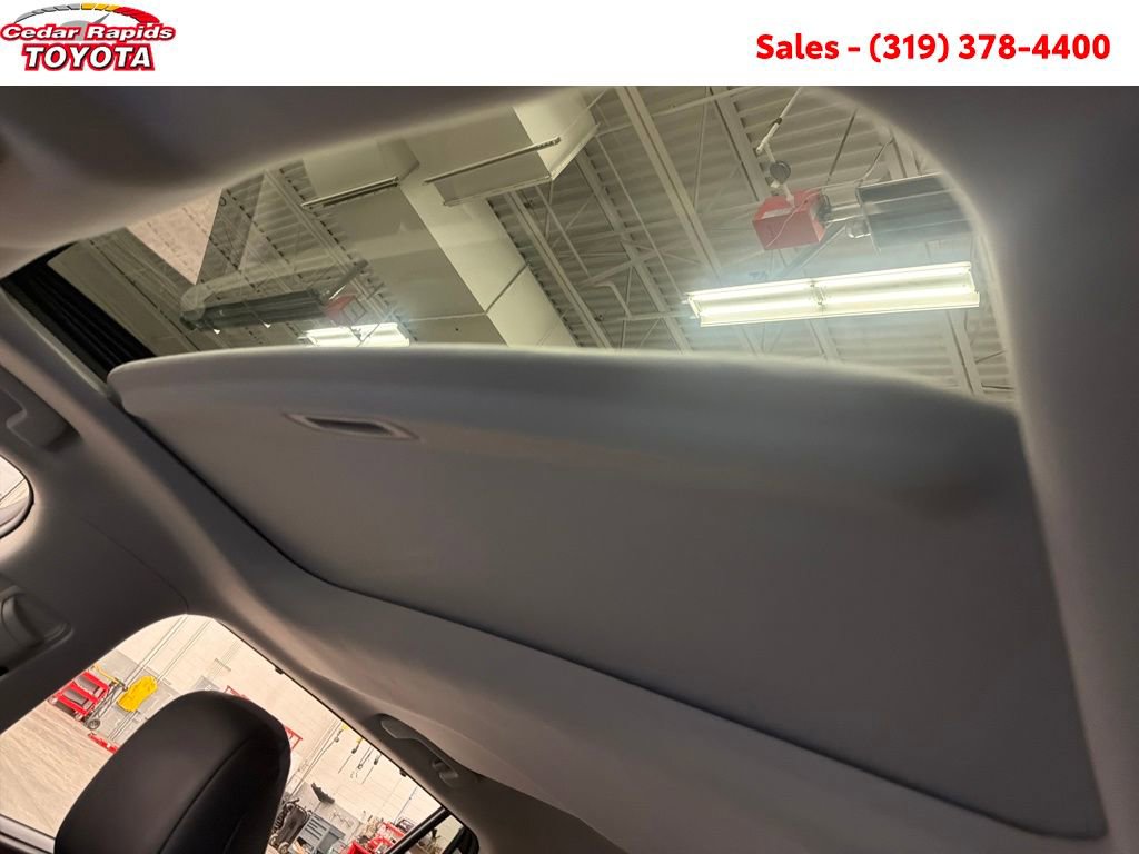 Certified 2021 Toyota Highlander XLE image 24