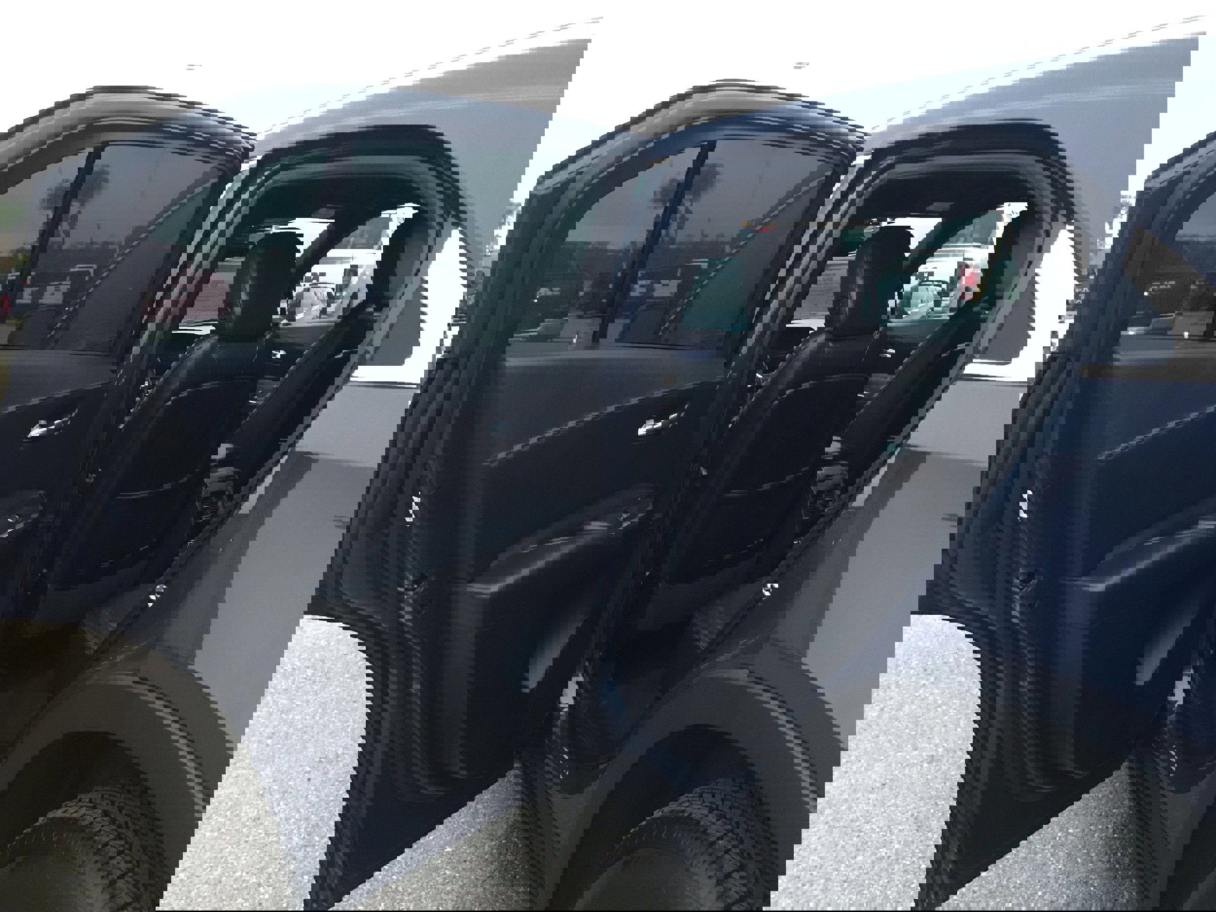 Used 2025 Cadillac XT4 Premium Luxury image 12