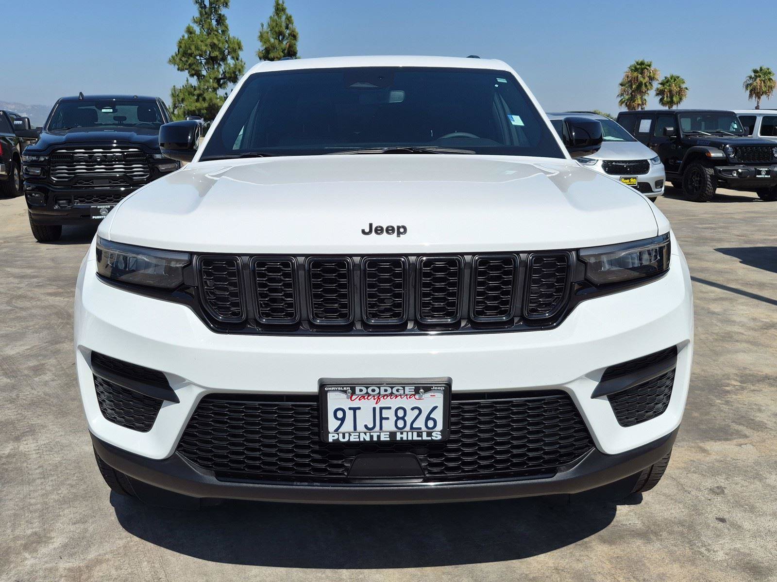 Certified 2024 Jeep Grand Cherokee Altitude AWD/4WD image 2
