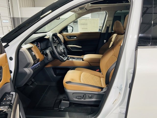 New 2025 Nissan Pathfinder Platinum image 26