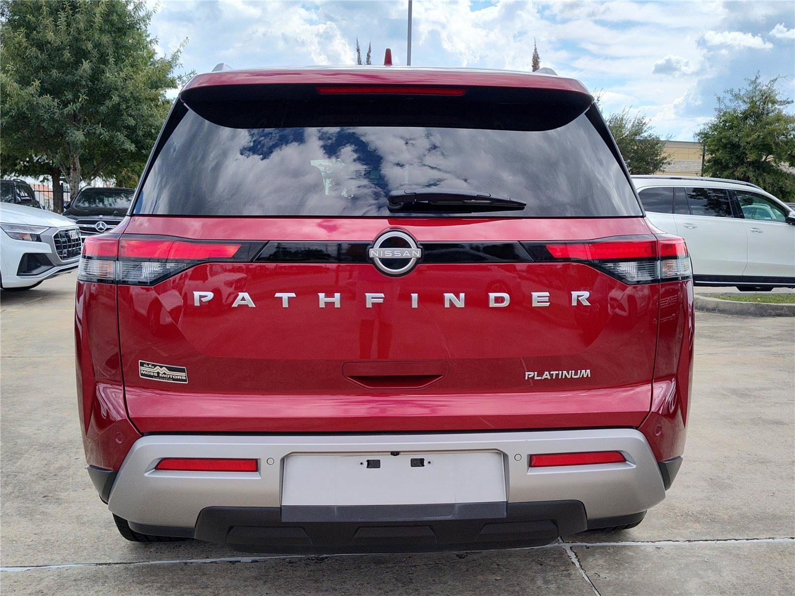 Used 2024 Nissan Pathfinder Platinum w/ Cargo Package image 5