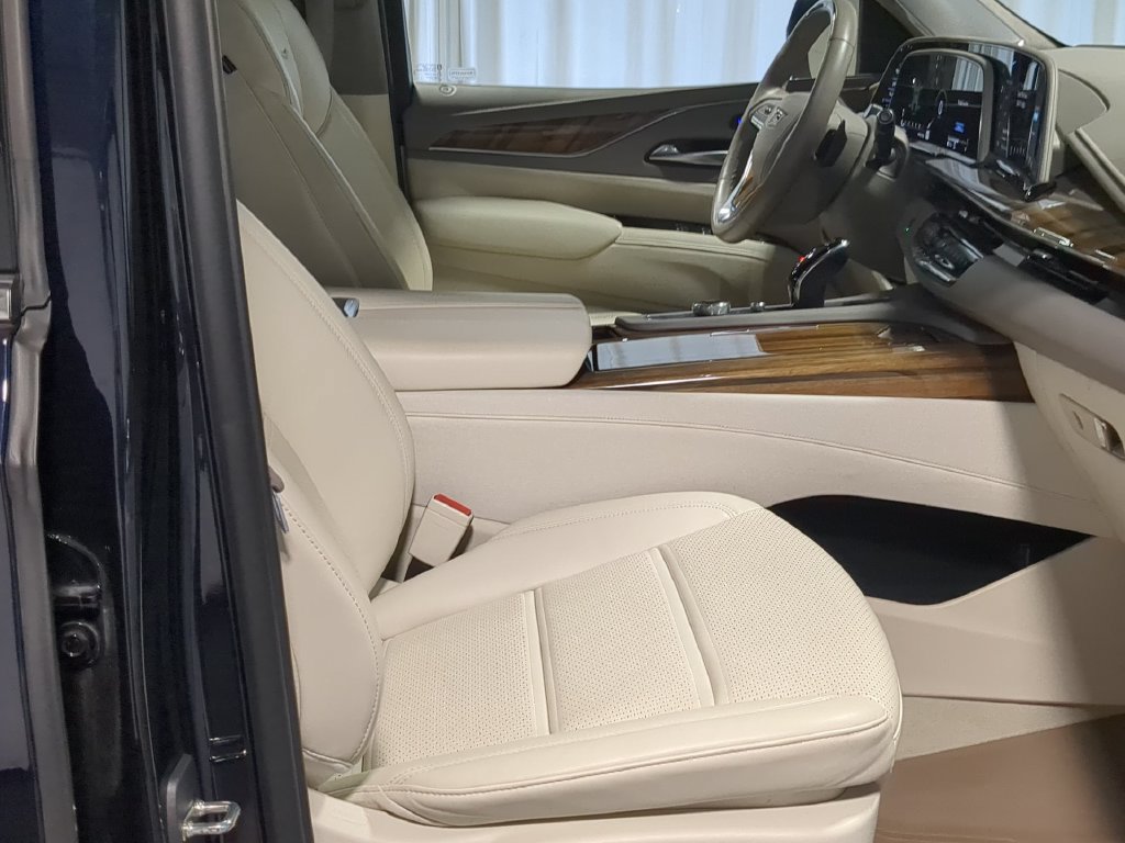 Used 2023 Cadillac Escalade ESV Premium Luxury Platinum AWD/4WD image 27