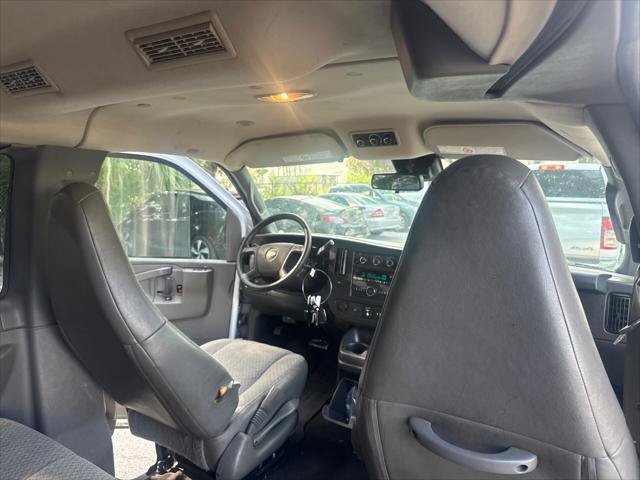 Used 2020 Chevrolet Express 3500 LT w/ LT Preferred Equipment Group RWD image 14