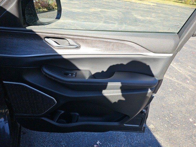 Used 2022 Jeep Grand Cherokee L Limited image 15