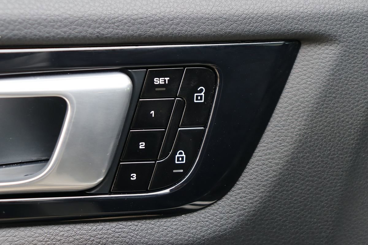 Used 2021 Porsche Cayenne Coupe image 49