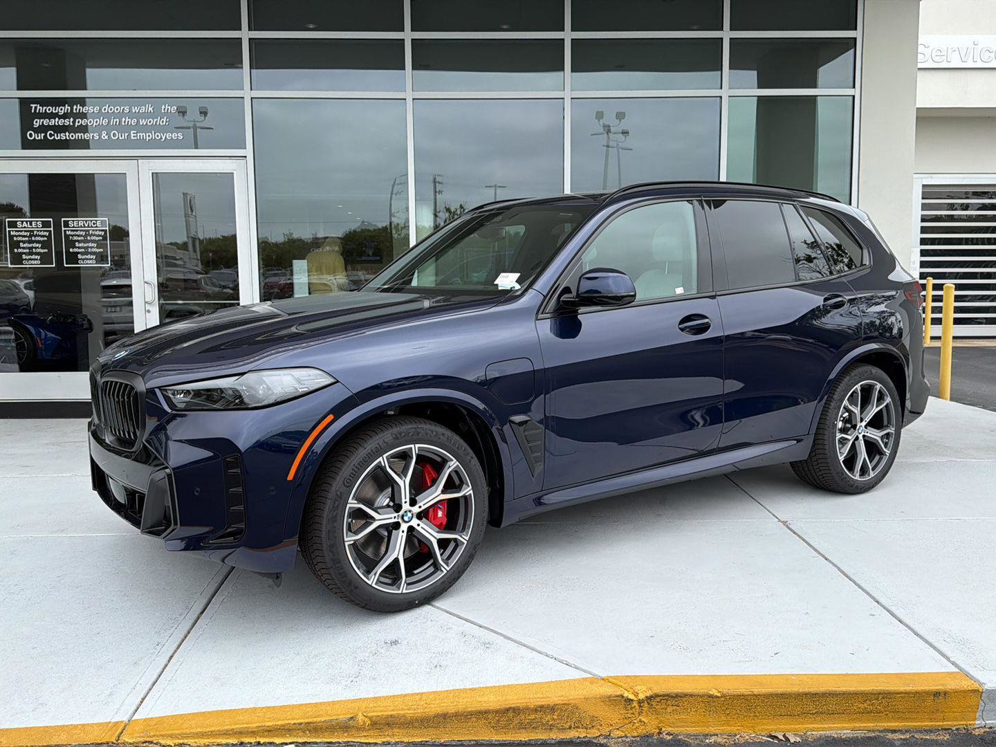 New 2026 BMW X5 xDrive50e w/ M Sport Package AWD/4WD image 1