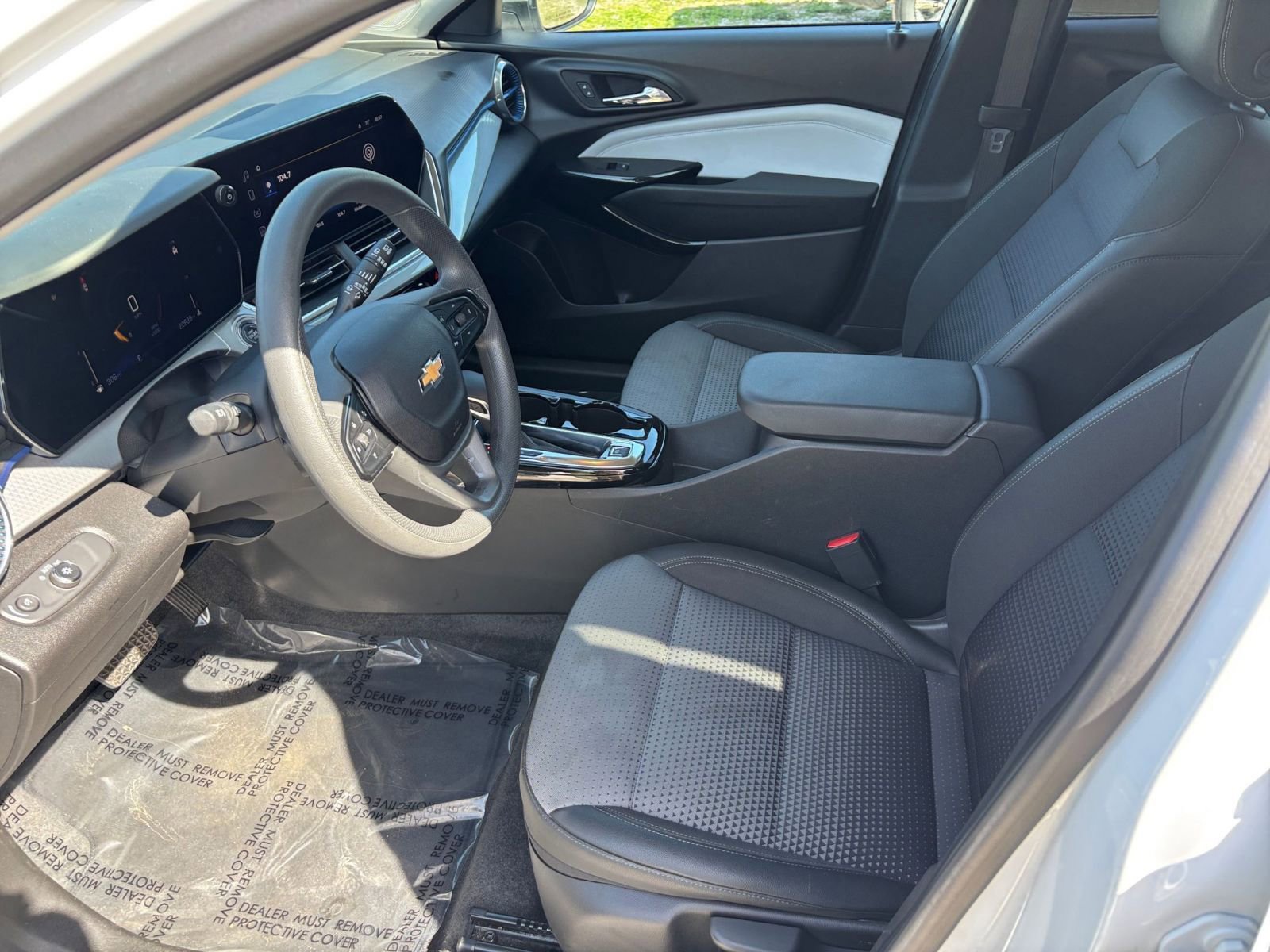 Used 2025 Chevrolet Trax LT image 28