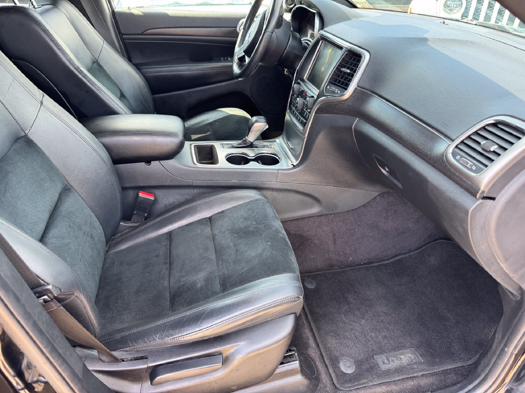 Used 2017 Jeep Grand Cherokee Altitude AWD/4WD image 3