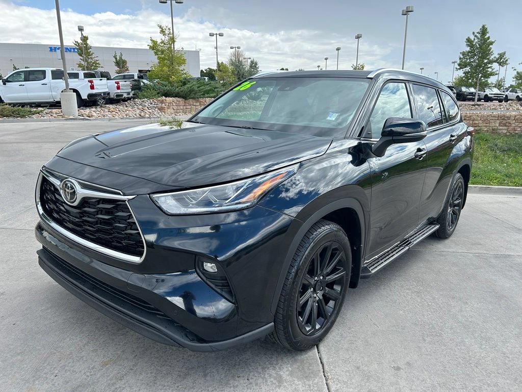 Used 2026 Toyota Highlander Limited AWD/4WD image 3