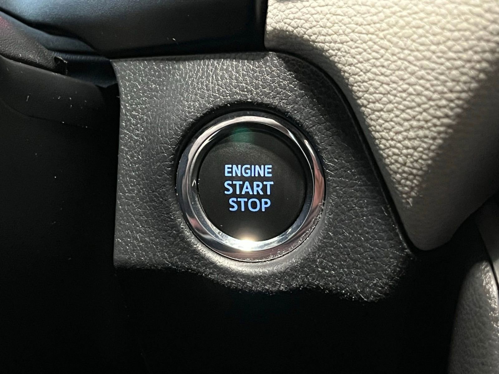 Used 2020 Toyota RAV4 XLE w/ All Weather Liner Package image 28