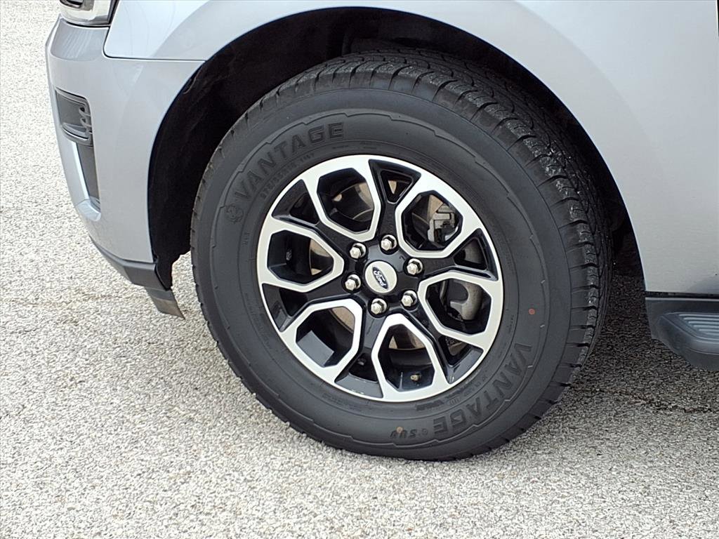 Used 2024 Ford Expedition XLT image 25