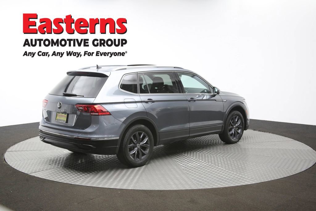 Used 2022 Volkswagen Tiguan SE w/ Panoramic Sunroof Package image 42