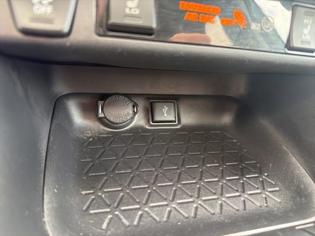 Used 2021 Toyota RAV4 XLE w/ Convenience Package image 28