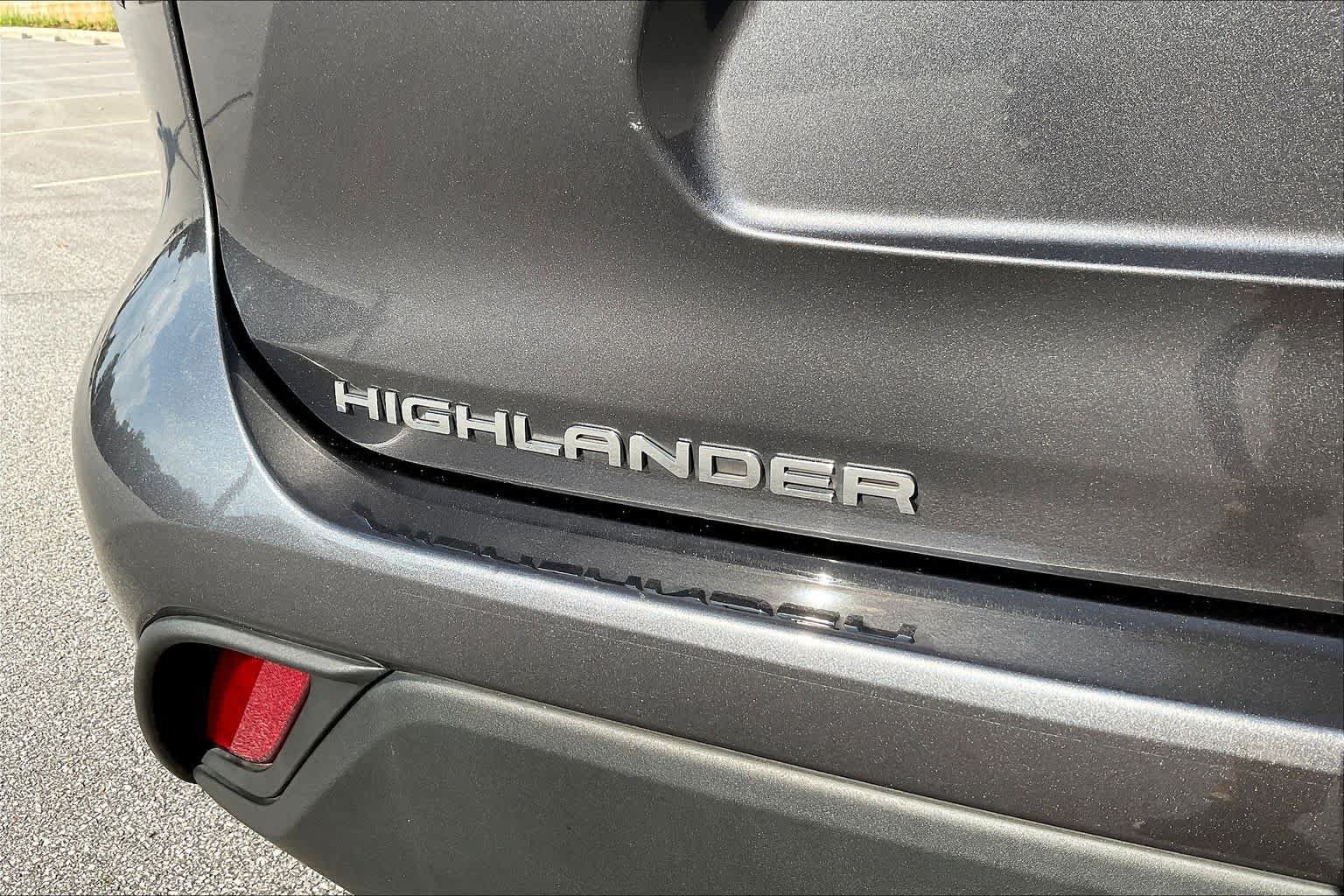 Used 2024 Toyota Highlander XLE FWD image 31