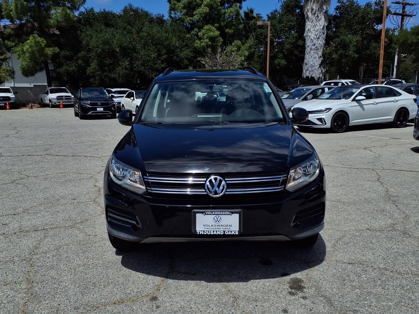 Used 2017 Volkswagen Tiguan Limited w/ Premium Package FWD image 2